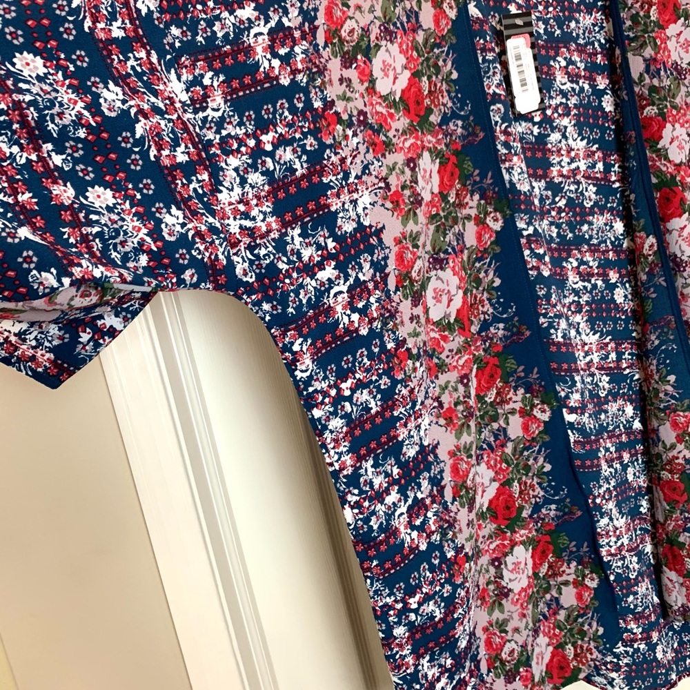 Floral Print Kimono. NWT. Size Medium - Picture 7 of 8